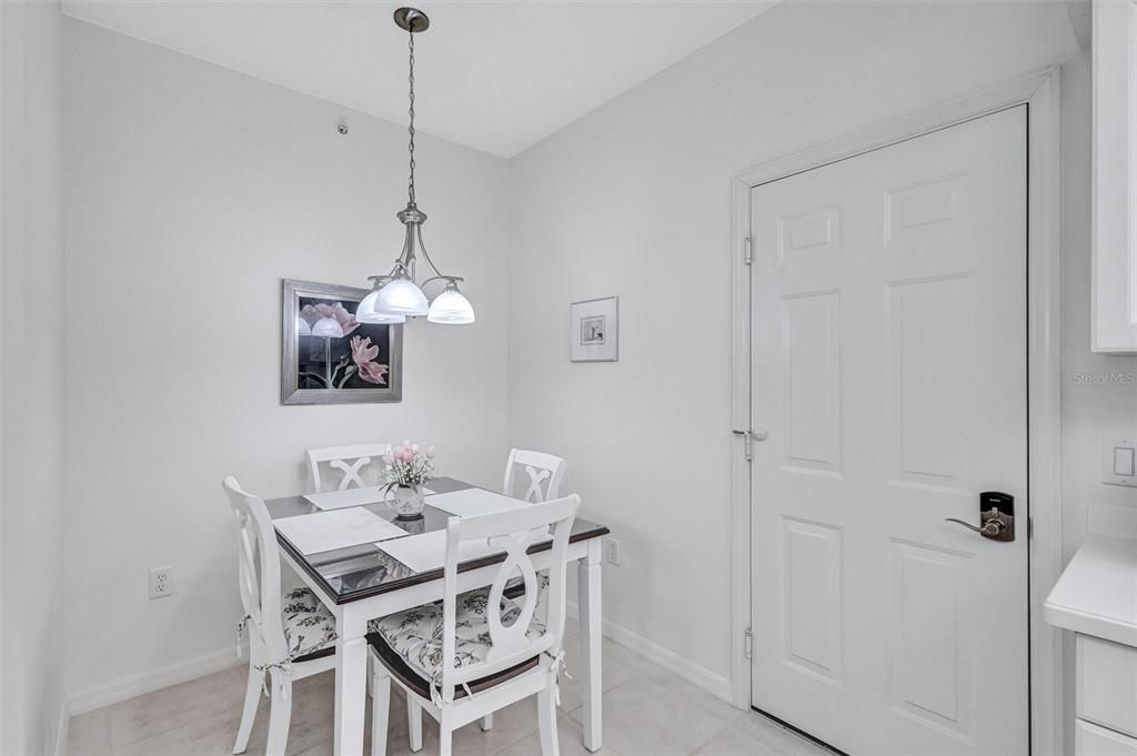 待售: $239,000 (2 贝兹, 2 浴室, 1352 平方英尺)