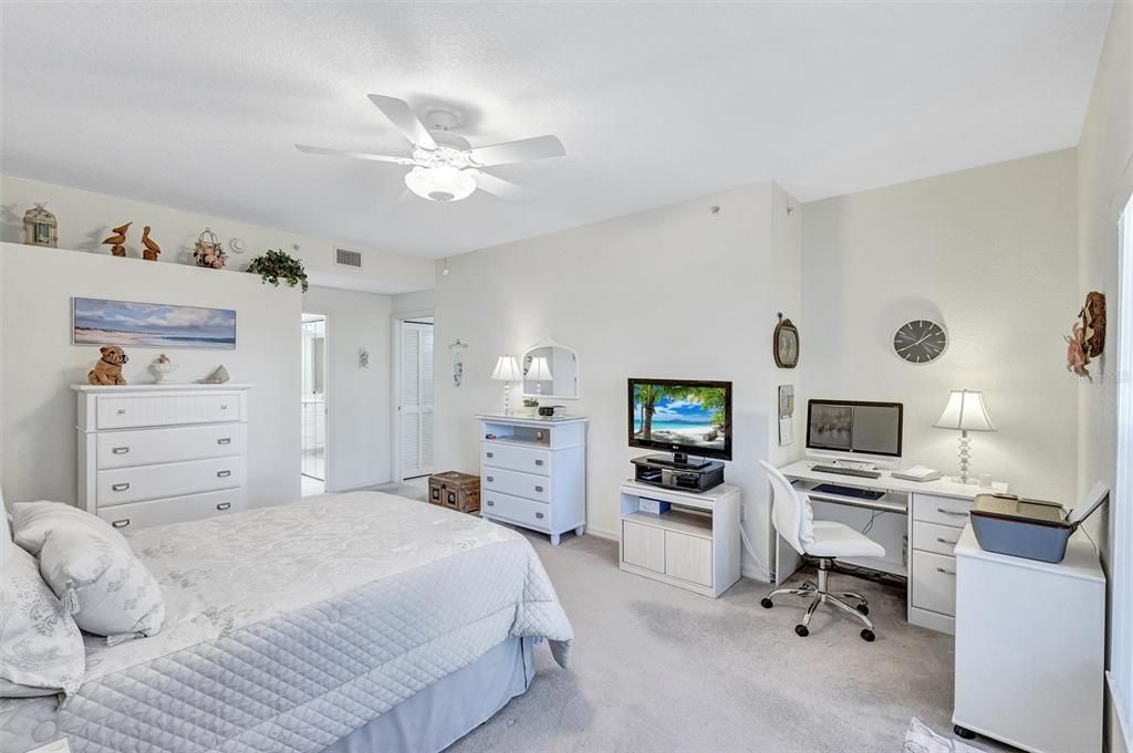 待售: $239,000 (2 贝兹, 2 浴室, 1352 平方英尺)