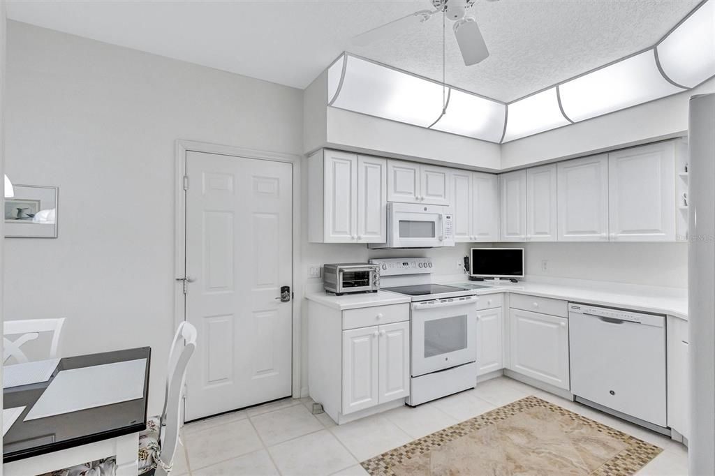 待售: $239,000 (2 贝兹, 2 浴室, 1352 平方英尺)