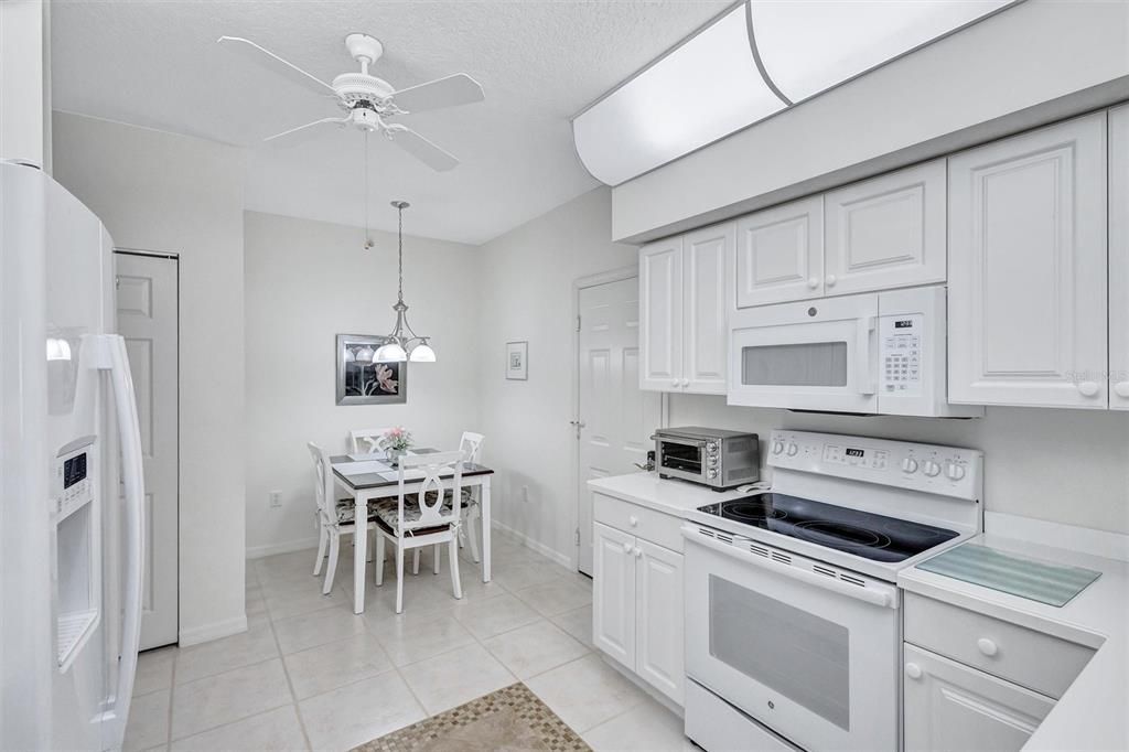 待售: $239,000 (2 贝兹, 2 浴室, 1352 平方英尺)