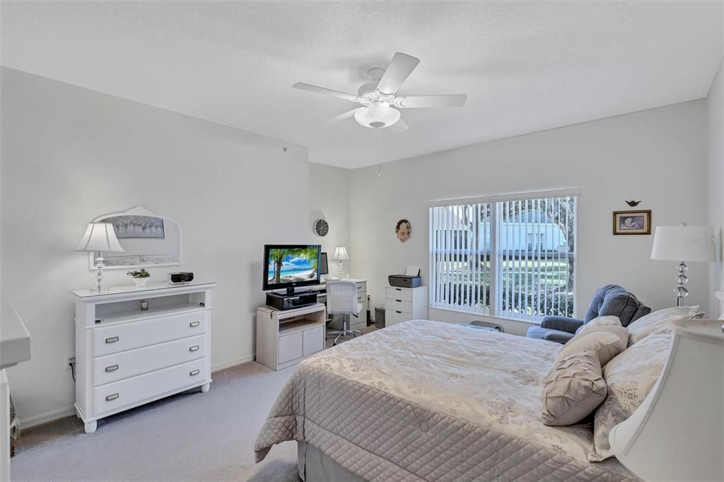 待售: $239,000 (2 贝兹, 2 浴室, 1352 平方英尺)