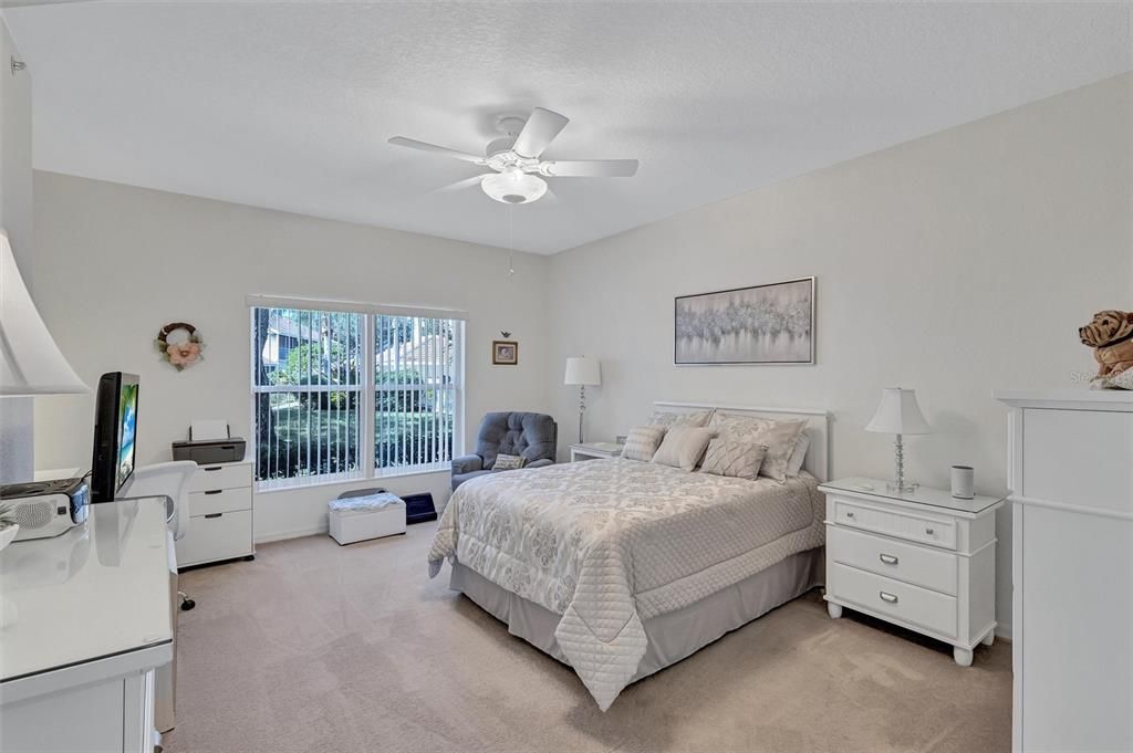 待售: $239,000 (2 贝兹, 2 浴室, 1352 平方英尺)