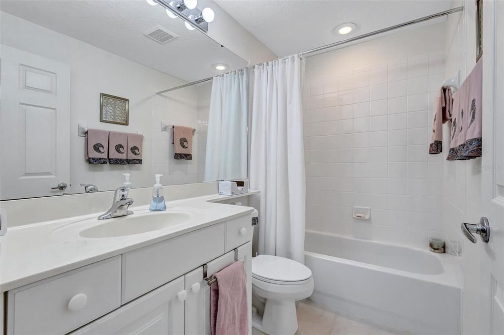 待售: $239,000 (2 贝兹, 2 浴室, 1352 平方英尺)