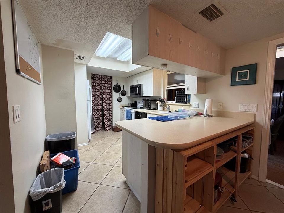 На продажу: $350,000 (4 спален, 2 ванн, 2108 Квадратных фут)