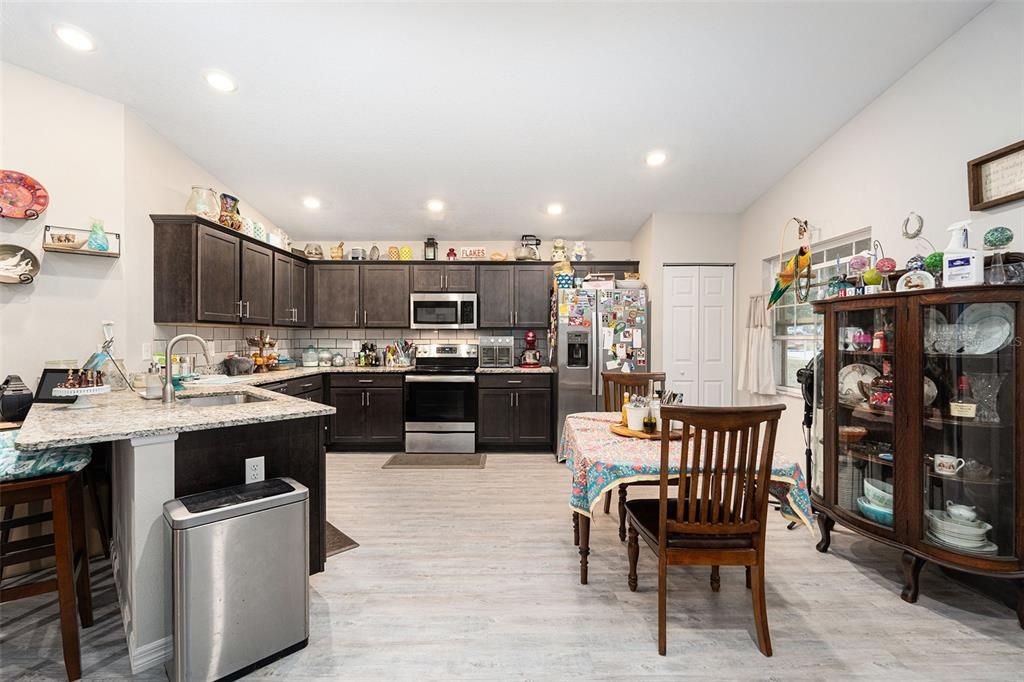 For Sale: $279,000 (3 beds, 2 baths, 1744 Square Feet)