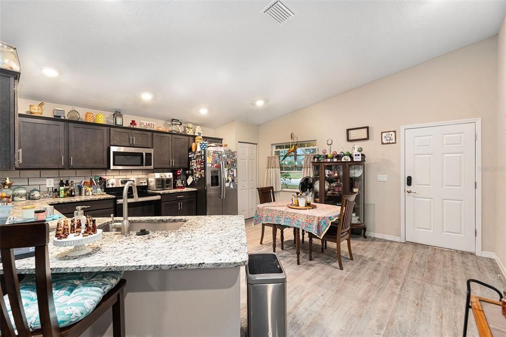 For Sale: $279,000 (3 beds, 2 baths, 1744 Square Feet)