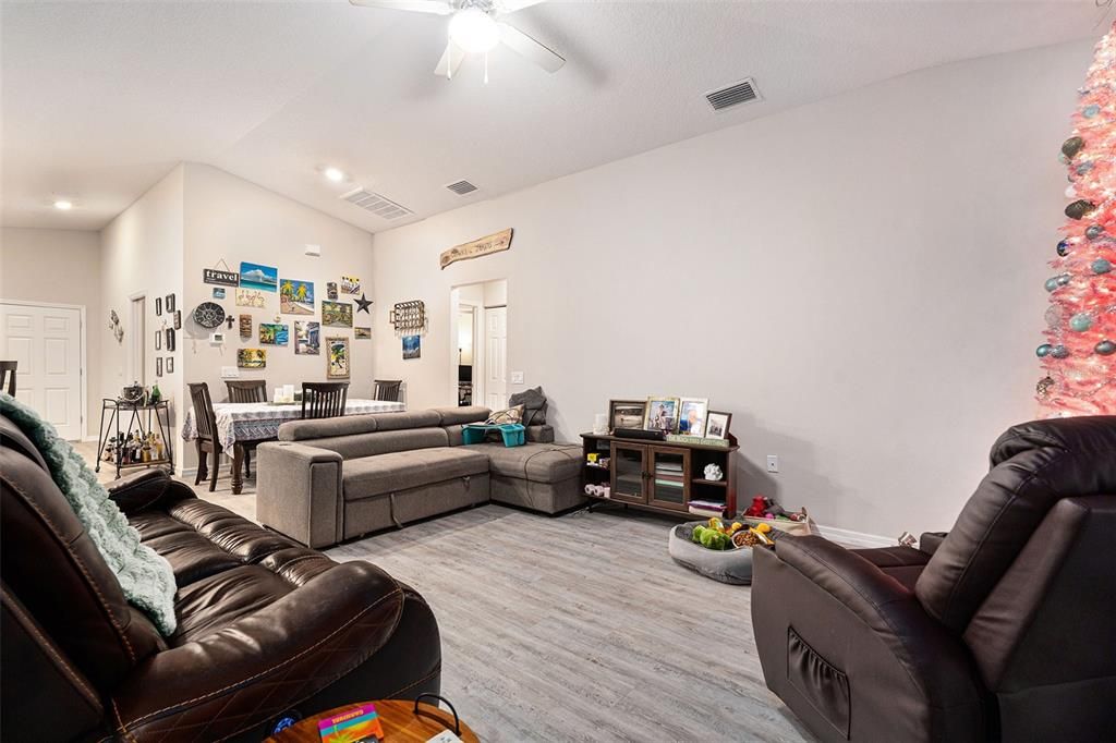 For Sale: $279,000 (3 beds, 2 baths, 1744 Square Feet)