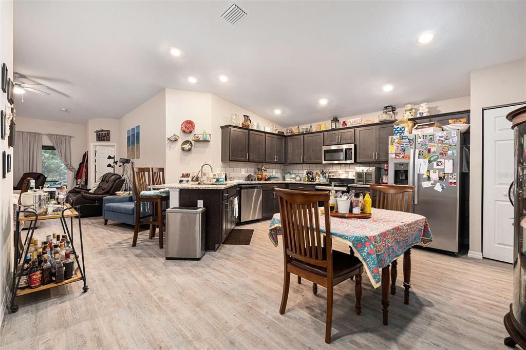 For Sale: $279,000 (3 beds, 2 baths, 1744 Square Feet)