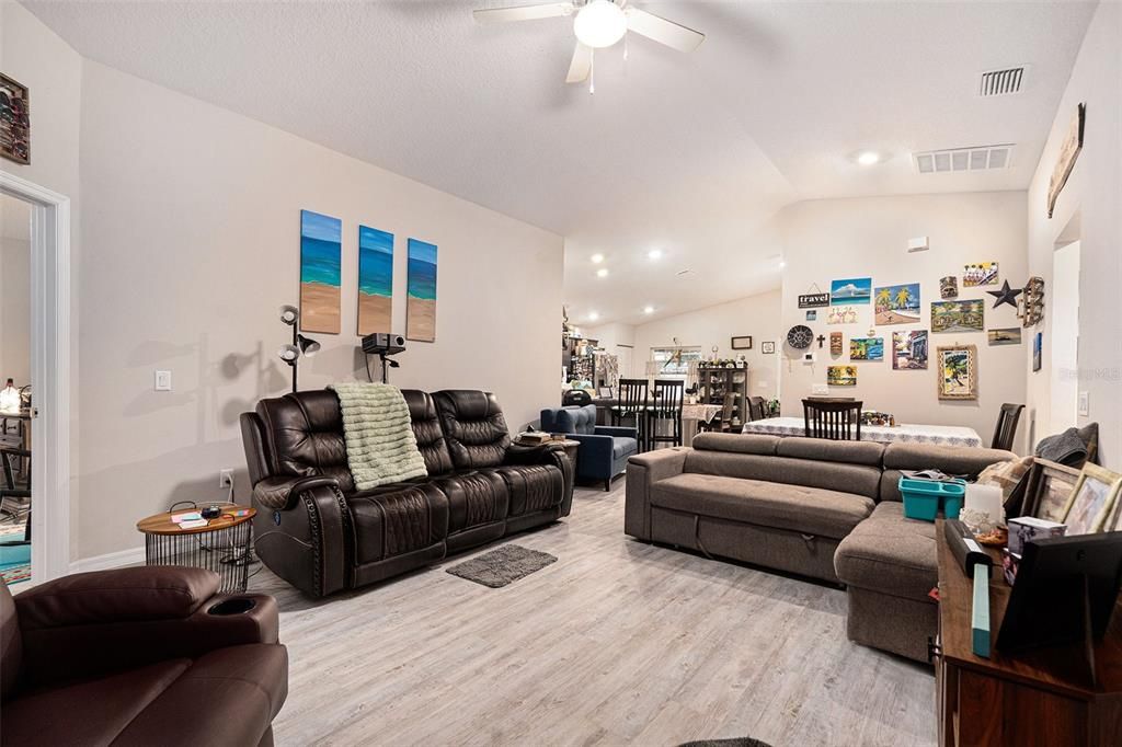 For Sale: $279,000 (3 beds, 2 baths, 1744 Square Feet)