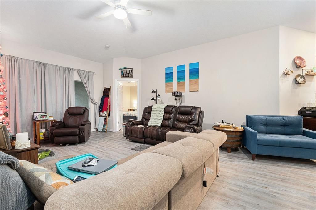 For Sale: $279,000 (3 beds, 2 baths, 1744 Square Feet)