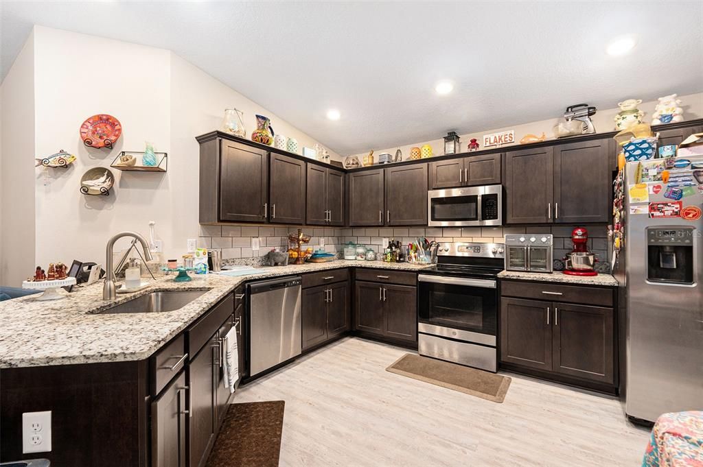 For Sale: $279,000 (3 beds, 2 baths, 1744 Square Feet)