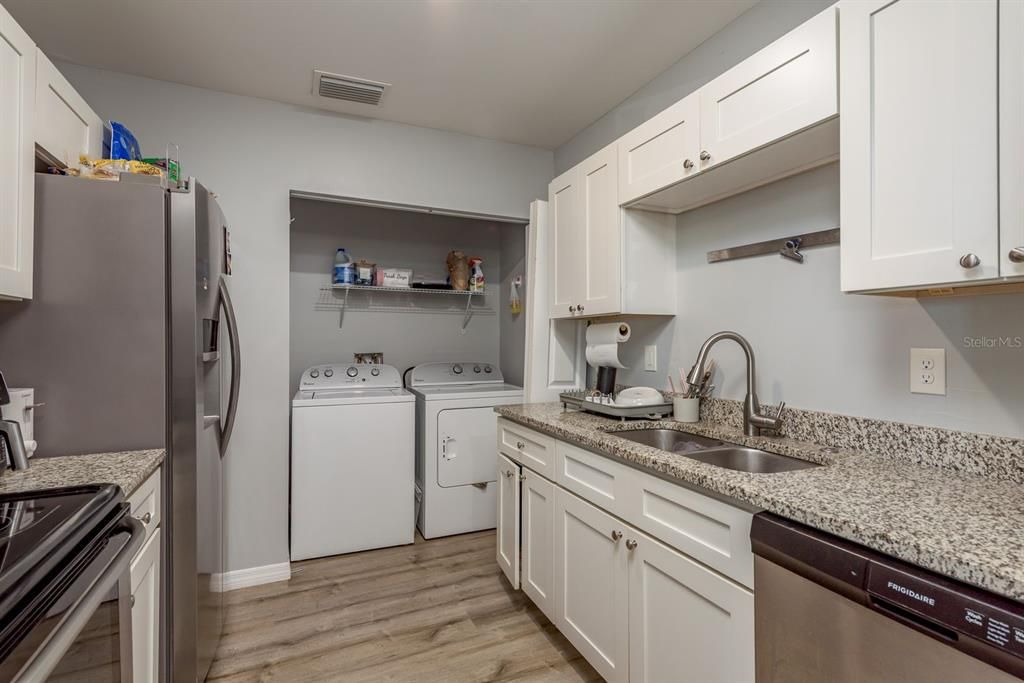 For Sale: $175,000 (2 beds, 2 baths, 1095 Square Feet)