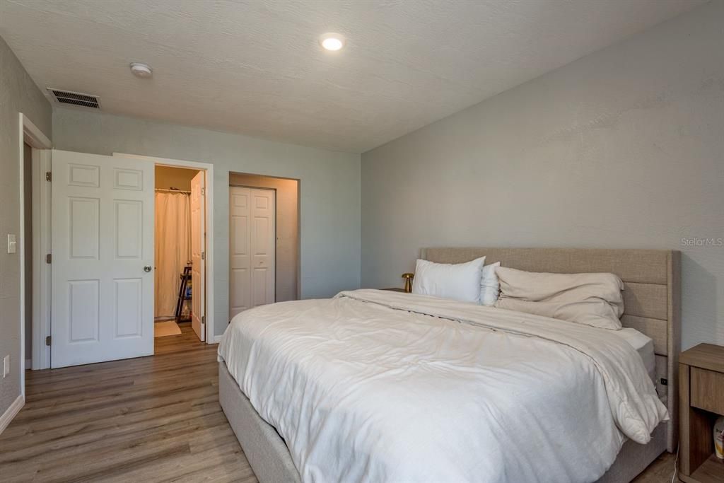 For Sale: $175,000 (2 beds, 2 baths, 1095 Square Feet)