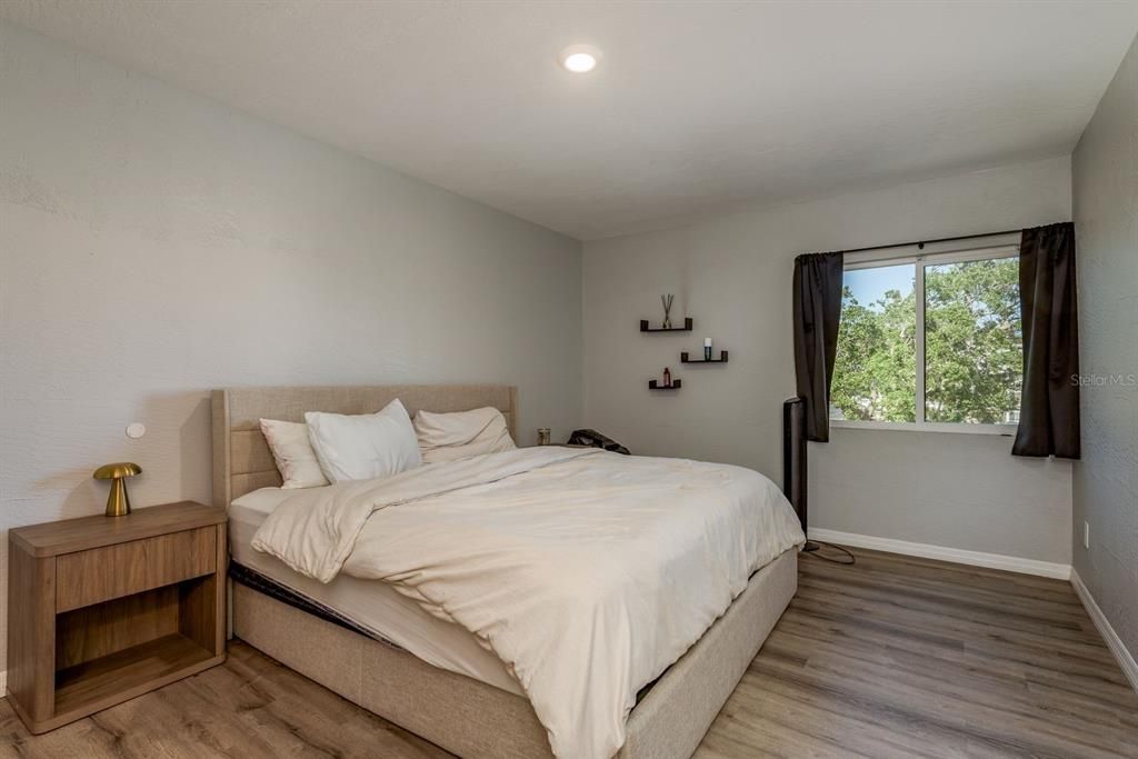 For Sale: $175,000 (2 beds, 2 baths, 1095 Square Feet)