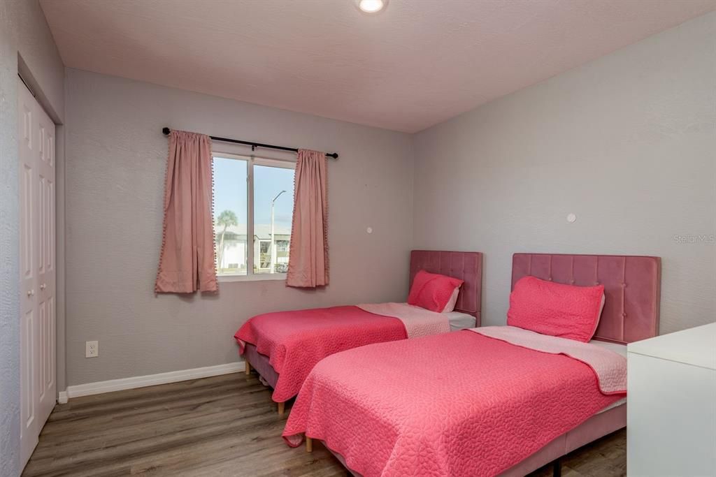 For Sale: $175,000 (2 beds, 2 baths, 1095 Square Feet)