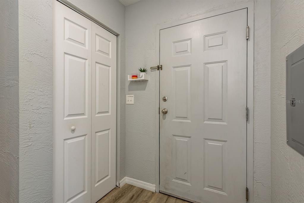 For Sale: $175,000 (2 beds, 2 baths, 1095 Square Feet)