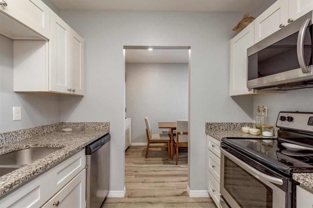 For Sale: $175,000 (2 beds, 2 baths, 1095 Square Feet)