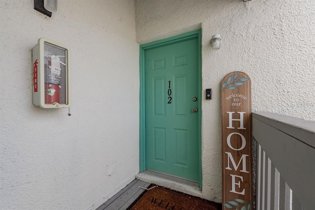 For Sale: $175,000 (2 beds, 2 baths, 1095 Square Feet)