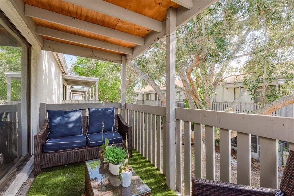 For Sale: $175,000 (2 beds, 2 baths, 1095 Square Feet)