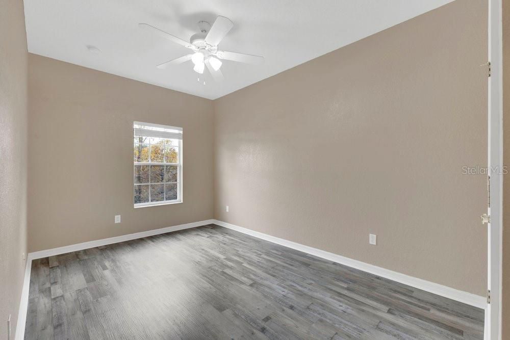 For Sale: $279,900 (4 beds, 2 baths, 1400 Square Feet)