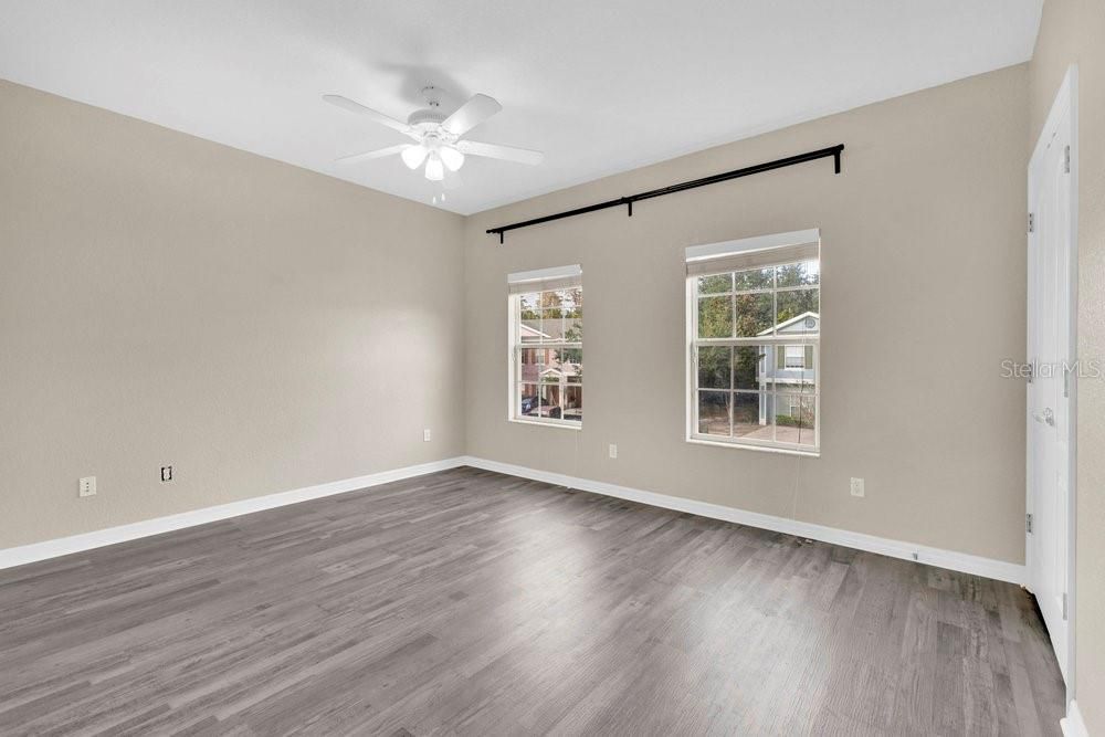 For Sale: $279,900 (4 beds, 2 baths, 1400 Square Feet)