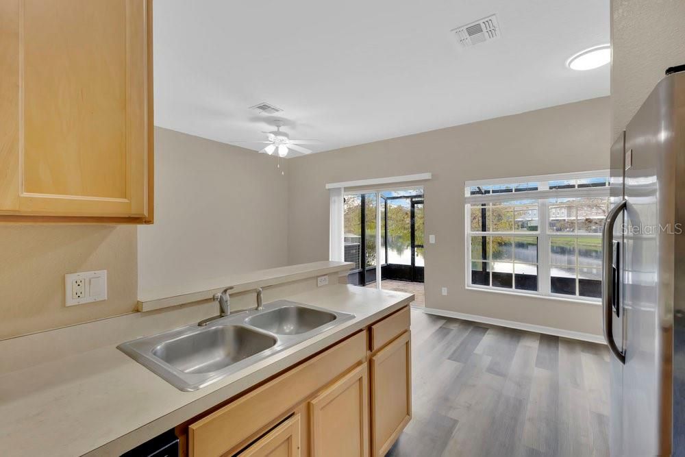 For Sale: $279,900 (4 beds, 2 baths, 1400 Square Feet)