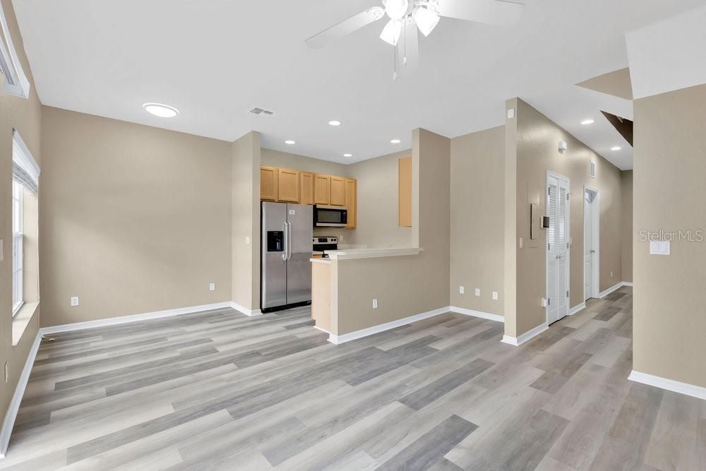 For Sale: $279,900 (4 beds, 2 baths, 1400 Square Feet)