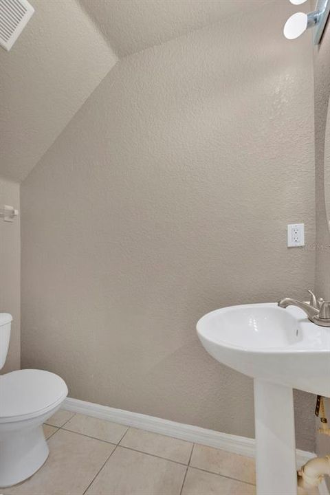 For Sale: $279,900 (4 beds, 2 baths, 1400 Square Feet)