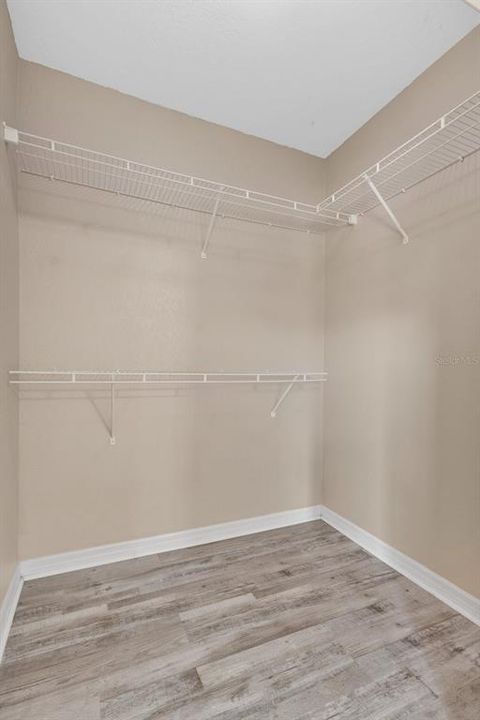 For Sale: $279,900 (4 beds, 2 baths, 1400 Square Feet)