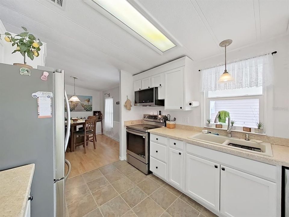 待售: $184,900 (2 贝兹, 2 浴室, 1248 平方英尺)