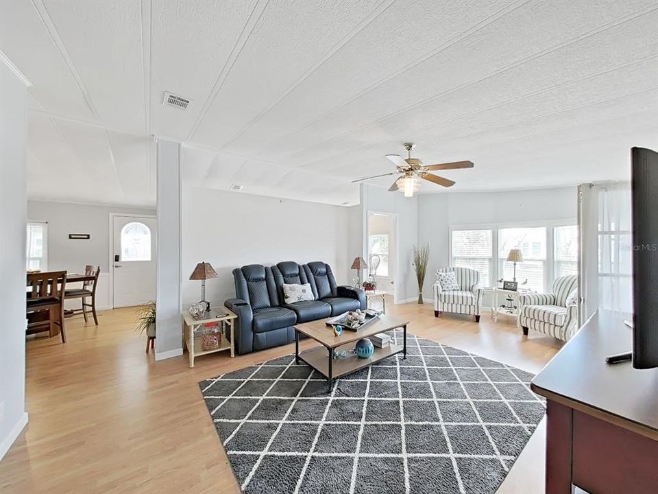 待售: $184,900 (2 贝兹, 2 浴室, 1248 平方英尺)