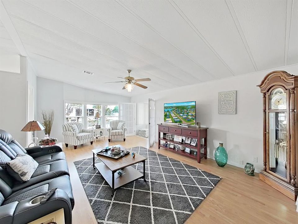 待售: $184,900 (2 贝兹, 2 浴室, 1248 平方英尺)