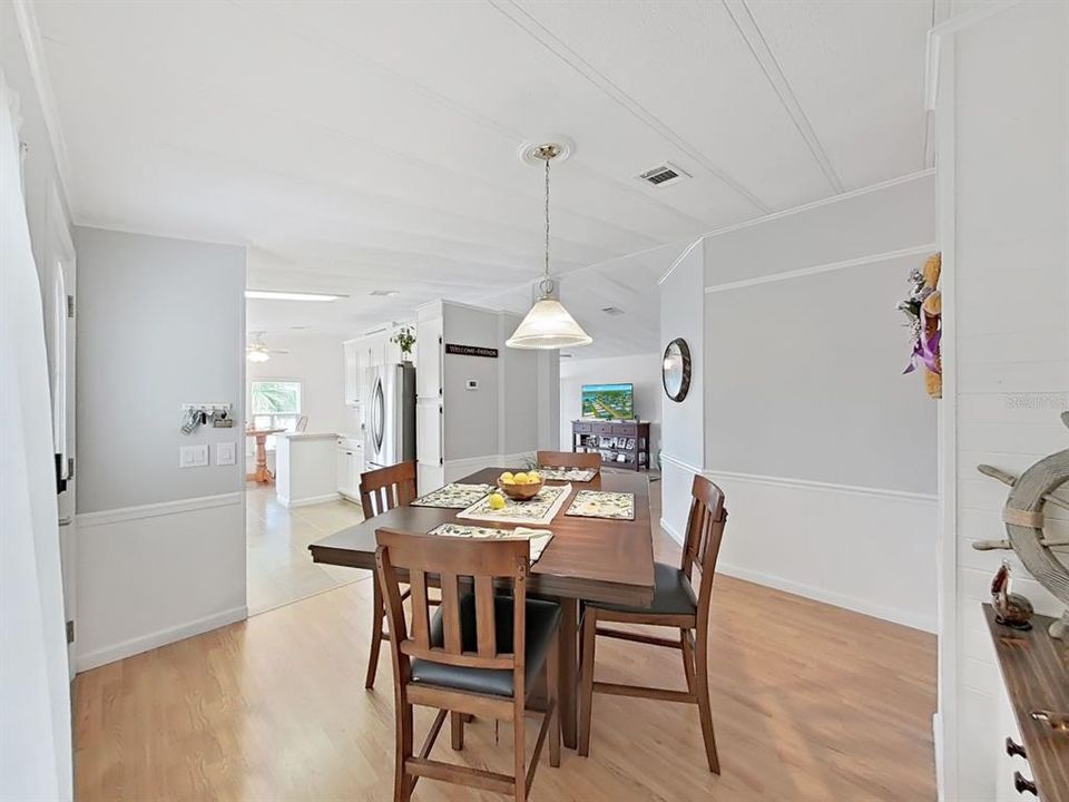 待售: $184,900 (2 贝兹, 2 浴室, 1248 平方英尺)