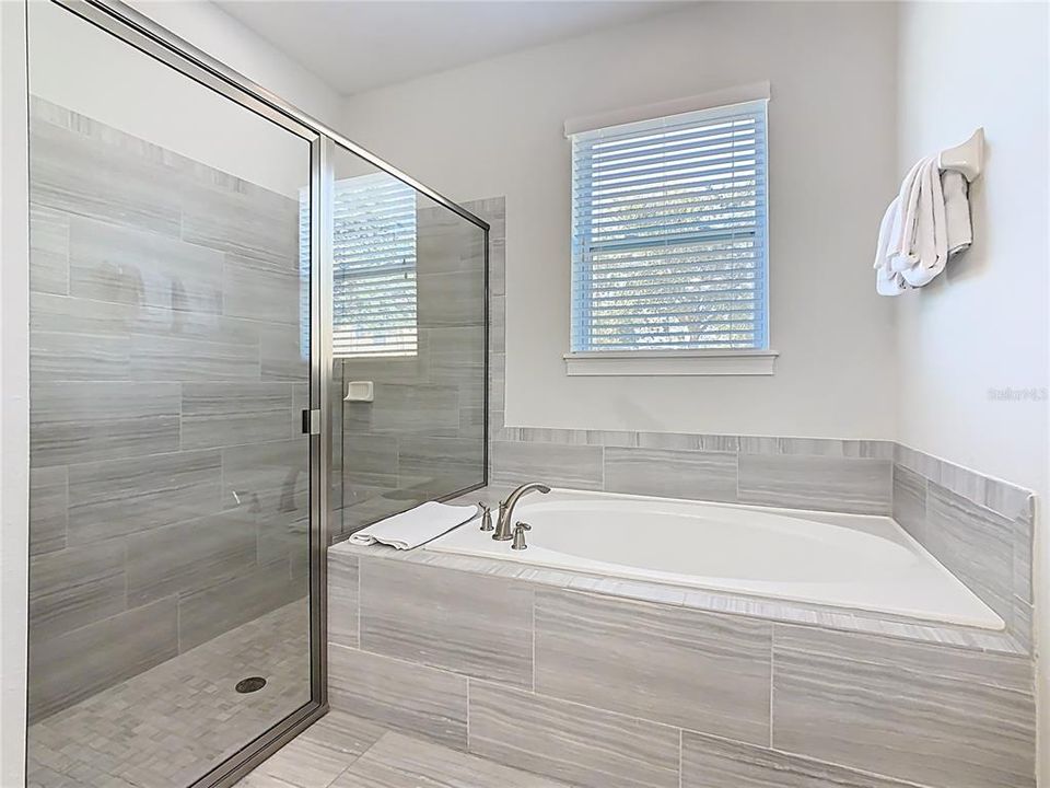 待售: $849,000 (8 贝兹, 5 浴室, 3609 平方英尺)