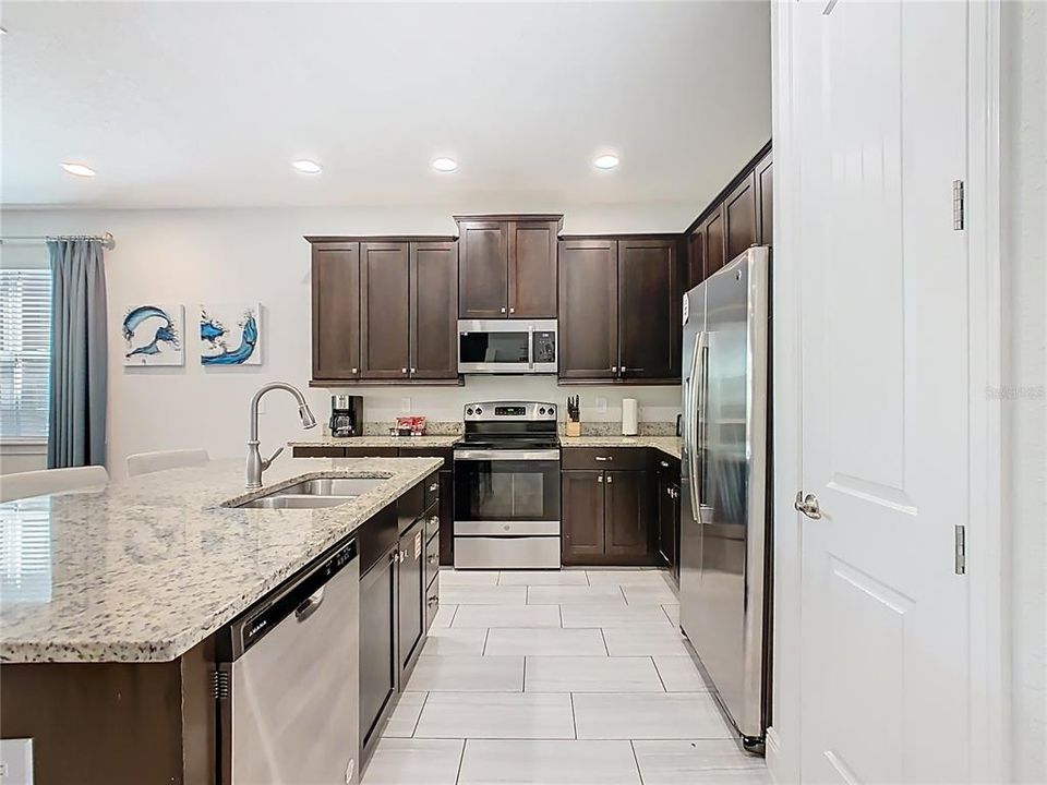 待售: $849,000 (8 贝兹, 5 浴室, 3609 平方英尺)