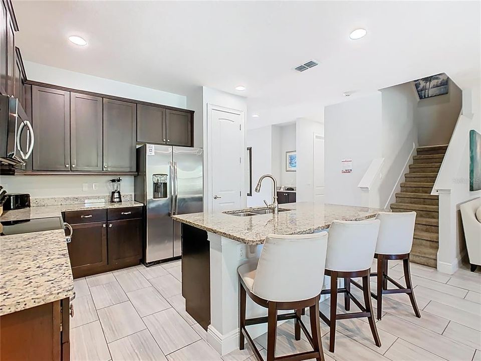 待售: $849,000 (8 贝兹, 5 浴室, 3609 平方英尺)