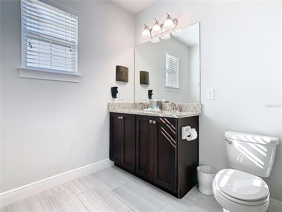 待售: $849,000 (8 贝兹, 5 浴室, 3609 平方英尺)