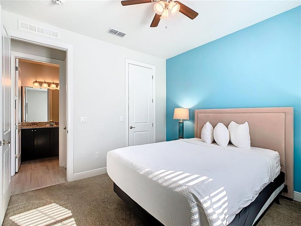 待售: $849,000 (8 贝兹, 5 浴室, 3609 平方英尺)