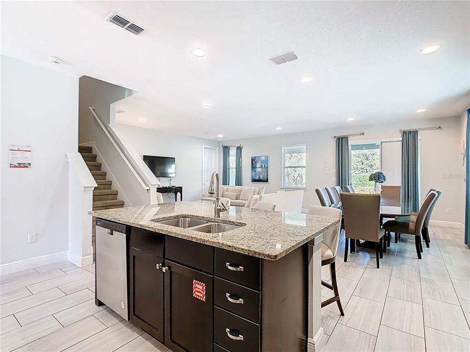 待售: $849,000 (8 贝兹, 5 浴室, 3609 平方英尺)