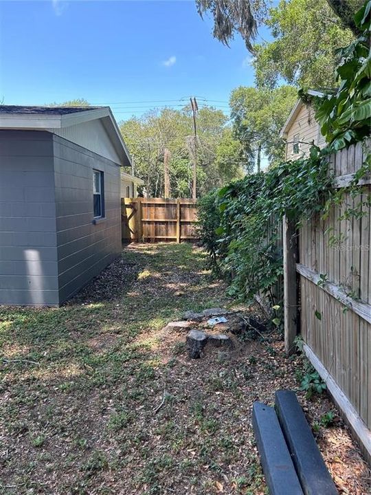 For Rent: $2,100 (3 beds, 1 baths, 955 Square Feet)