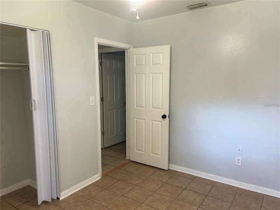 For Rent: $2,100 (3 beds, 1 baths, 955 Square Feet)