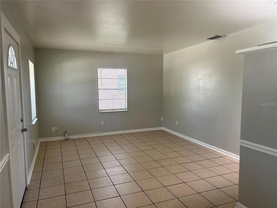 For Rent: $2,100 (3 beds, 1 baths, 955 Square Feet)