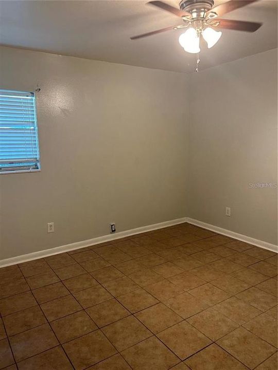 For Rent: $2,100 (3 beds, 1 baths, 955 Square Feet)