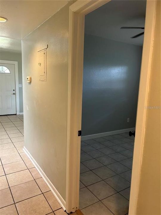 For Rent: $2,100 (3 beds, 1 baths, 955 Square Feet)