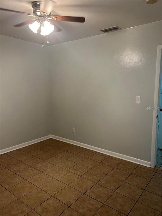 For Rent: $2,100 (3 beds, 1 baths, 955 Square Feet)