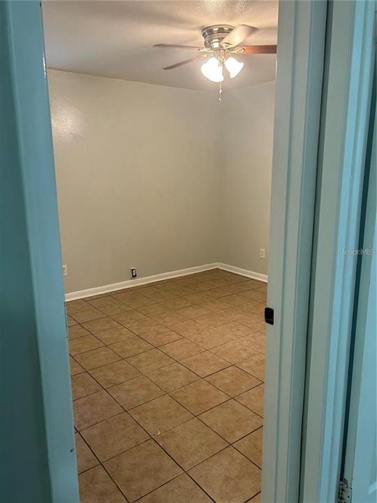 For Rent: $2,100 (3 beds, 1 baths, 955 Square Feet)