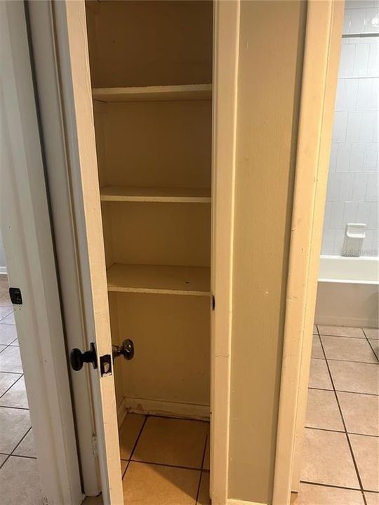 For Rent: $2,100 (3 beds, 1 baths, 955 Square Feet)