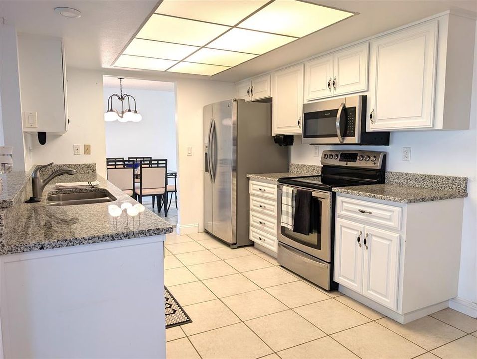 For Sale: $394,900 (2 beds, 2 baths, 1776 Square Feet)