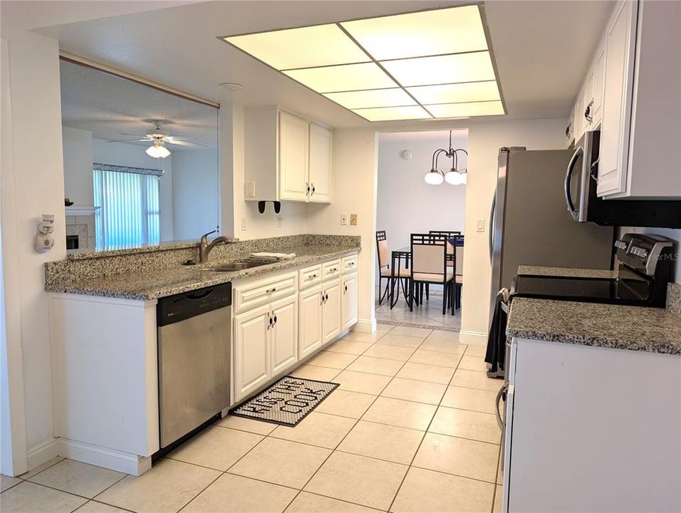For Sale: $394,900 (2 beds, 2 baths, 1776 Square Feet)