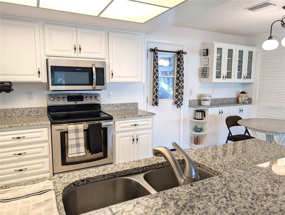 For Sale: $394,900 (2 beds, 2 baths, 1776 Square Feet)